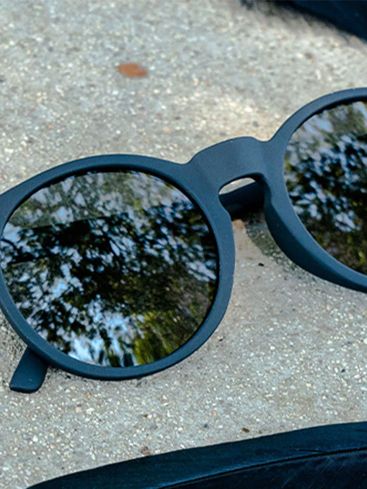 The Circle G - It's Not Black It's Obsidian solbriller